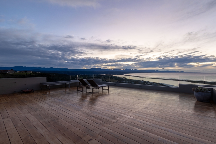 7 Bedroom Property for Sale in Bowtie Western Cape